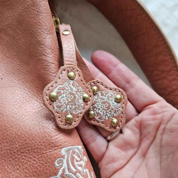 Isabella Fiore Blush/Peach Leather Floral Embroidered Hobo bag Garden Feminine - Picture 3 of 12